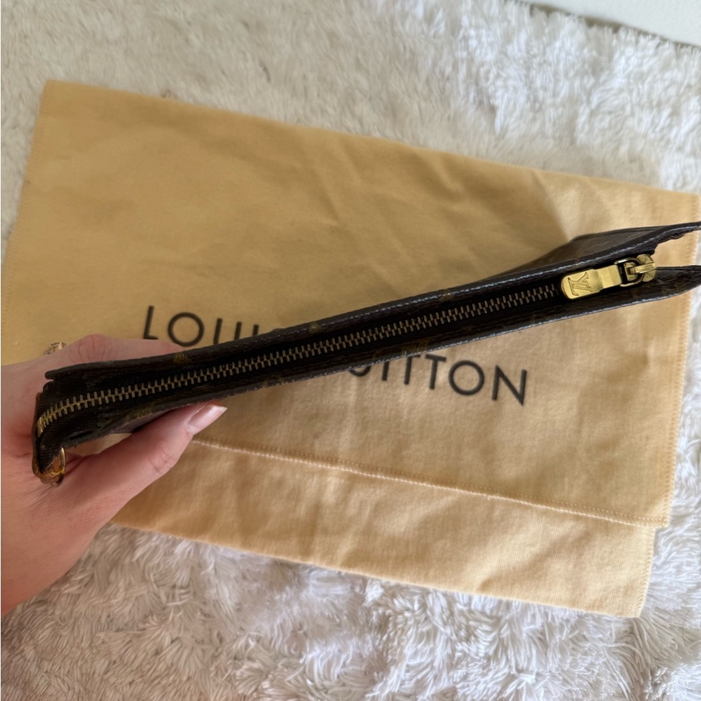 Louis Vuitton Monogram Bucket GM Pouch, COA - Picture 6 of 13